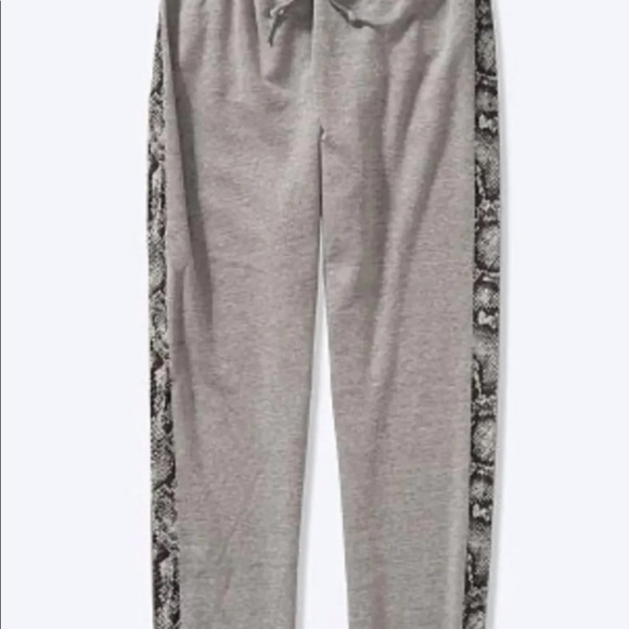Vs pink classic jogger campus pullover notch neck snake print - Picture 7 of 11
